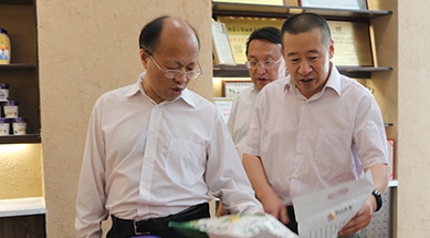 內(nèi)蒙古自治區(qū)政協(xié)黨組書記、主席李秀領(lǐng)考察、調(diào)研我公司